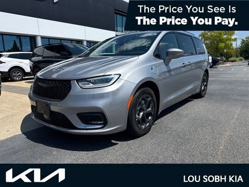Used 2021 Chrysler Pacifica Limited w/ Uconnect Theater Family Group FWD image 1