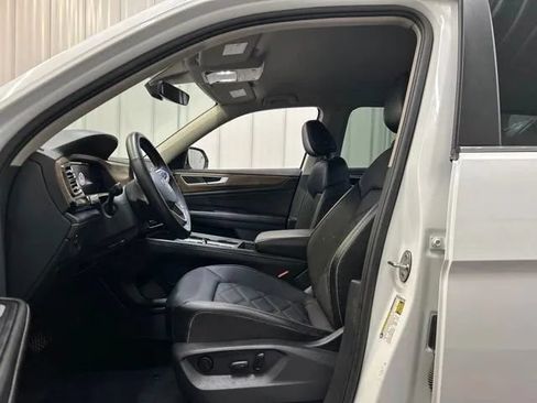 Used 2024 Volkswagen Atlas SE AWD/4WD image 10