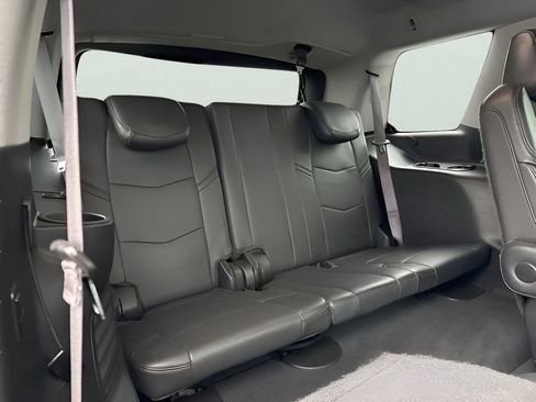 Used 2015 Cadillac Escalade Luxury image 12