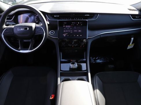 New 2025 Jeep Grand Cherokee Altitude image 19