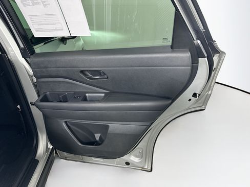 Used 2025 Nissan Pathfinder SV FWD image 31