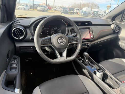 Used 2023 Nissan Kicks SR w/ SR Premium Package image 5
