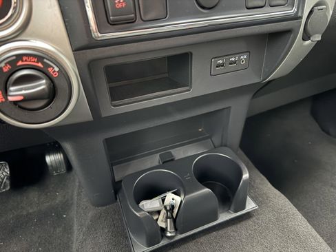 Used 2019 Nissan Titan SV image 21