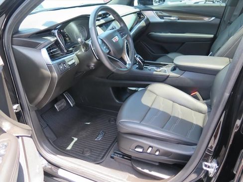 Certified 2025 Cadillac XT6 Sport w/ Platinum Package AWD/4WD image 9