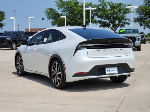 New 2026 Toyota Prius Plug-In Hybrid FWD image 3
