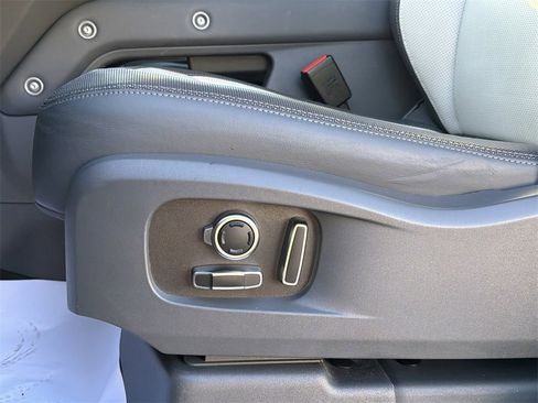 Used 2023 Land Rover Defender 130 X-Dynamic SE image 24