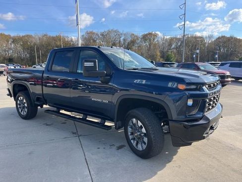 Used 2023 Chevrolet Silverado 2500 Custom w/ Custom Convenience Package image 9