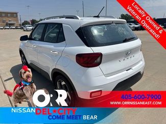 Used 2025 Hyundai Venue SEL FWD video 3