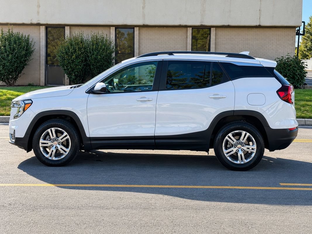 Used 2022 GMC Terrain SLE w/ Driver Convenience Package AWD/4WD image 2
