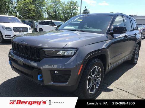 Used 2022 Jeep Grand Cherokee Trailhawk AWD/4WD image 1