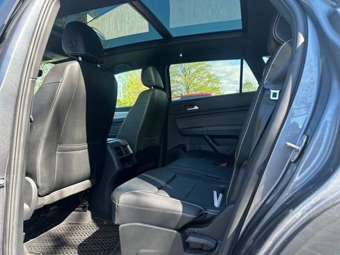 Used 2022 Volkswagen Atlas Cross Sport SE w/ Panoramic Sunroof Package AWD/4WD image 13