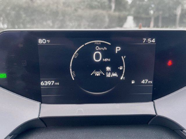 Used 2025 Toyota Prius XLE FWD image 15