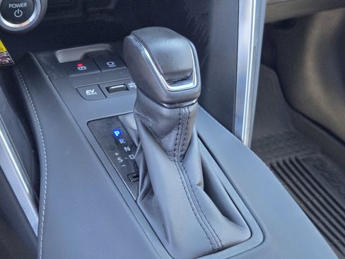 Used 2023 Toyota Venza LE AWD/4WD image 20
