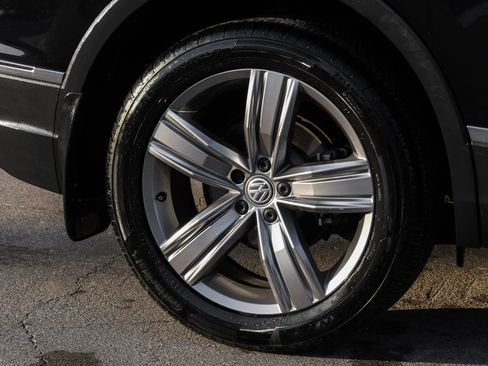 Used 2018 Volkswagen Tiguan SEL Premium image 49
