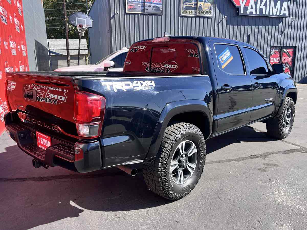 Used 2018 Toyota Tacoma TRD Sport AWD/4WD image 5
