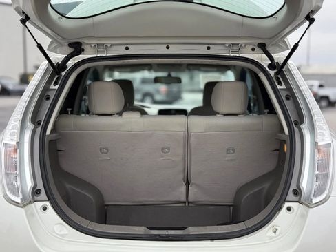 Used 2015 Nissan Leaf SV image 28