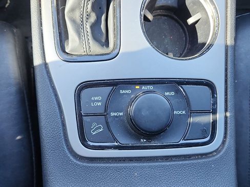 Used 2018 Jeep Grand Cherokee Limited w/ Trailer Tow Group IV image 26