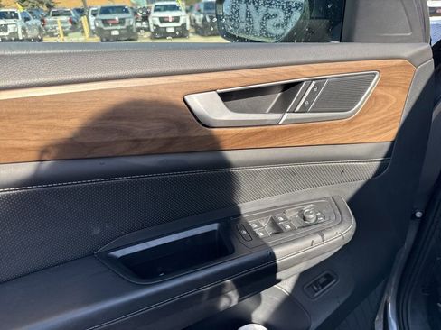 Used 2024 Volkswagen Atlas SE FWD image 18