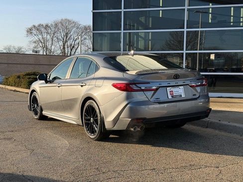 Used 2025 Toyota Camry SE image 5
