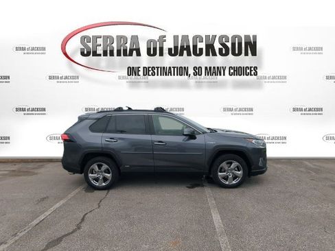 Used 2020 Toyota RAV4 Limited AWD/4WD image 9