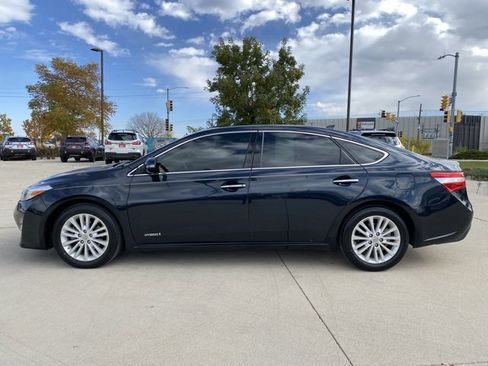 Used 2015 Toyota Avalon Limited image 2