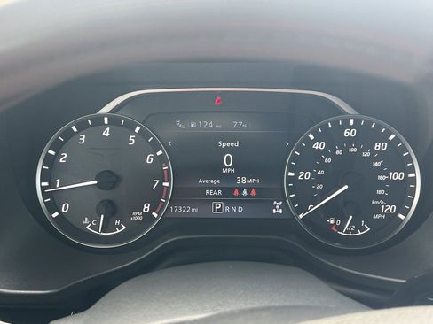 Used 2024 Nissan Titan SV w/ SV Convenience Package image 2