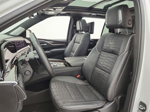 Used 2022 Cadillac Escalade Sport Platinum w/ Heavy-Duty Trailer Package image 13