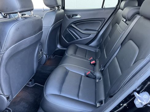 Used 2019 Mercedes-Benz GLA 250 4MATIC image 18