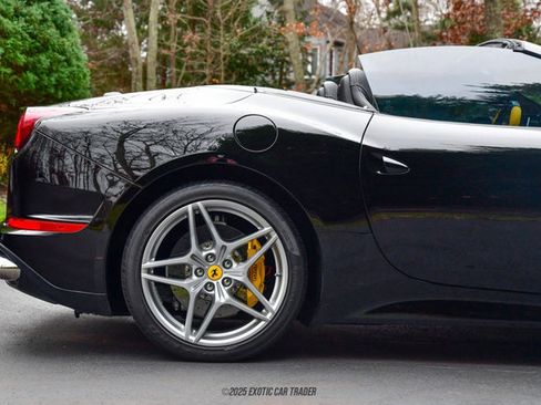 Used 2016 Ferrari California T image 10