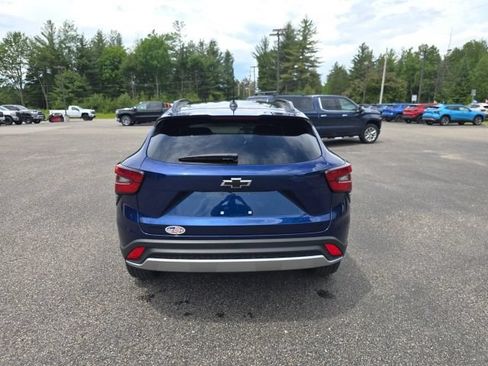 Used 2024 Chevrolet Trax LT w/ Driver Confidence Package FWD image 9