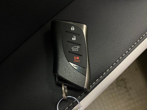 New 2026 Lexus TX 500h AWD image 32