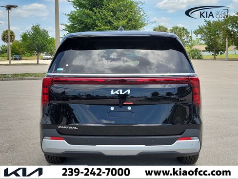 New 2026 Kia Carnival FWD image 5