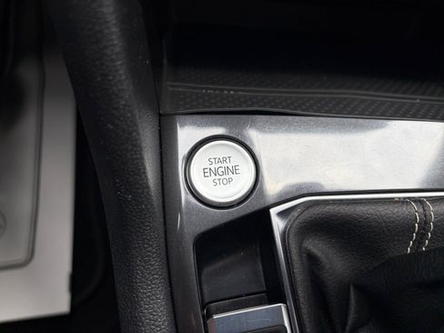 Certified 2024 Volkswagen Tiguan SE AWD/4WD image 30