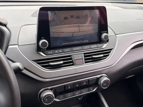 Used 2025 Nissan Altima 2.5 SR FWD image 17