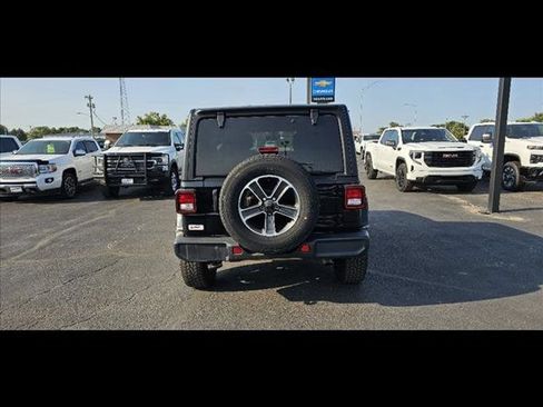 Used 2023 Jeep Wrangler Unlimited Sahara AWD/4WD image 4