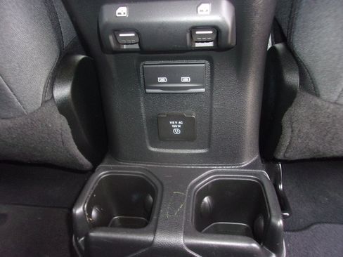 Used 2025 Jeep Wrangler Unlimited Sahara AWD/4WD image 22