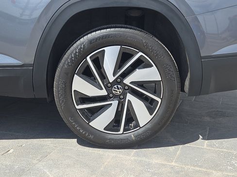 Used 2025 Volkswagen Atlas SE FWD image 5