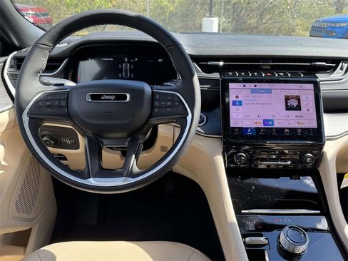 New 2025 Jeep Grand Cherokee Limited image 17