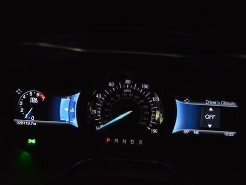 Used 2016 Ford Fusion SE w/ Equipment Group 202A image 17