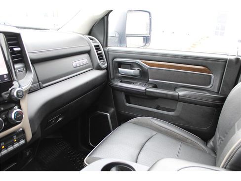 Used 2024 RAM 5500 Laramie image 33