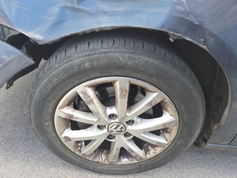 Used 2010 Volkswagen Jetta Limited Edition FWD image 8
