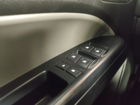 Used 2019 Chevrolet Colorado W/T RWD image 27