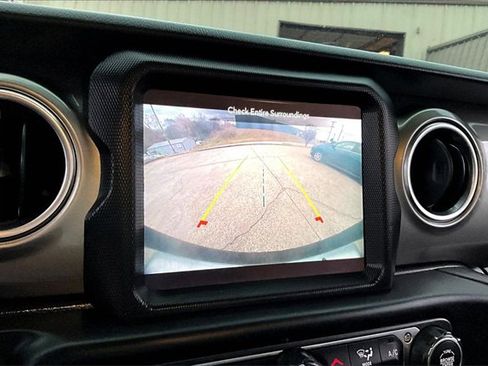 Used 2020 Jeep Wrangler Unlimited Sahara w/ Uconnect 4C Nav & Sound Group image 13