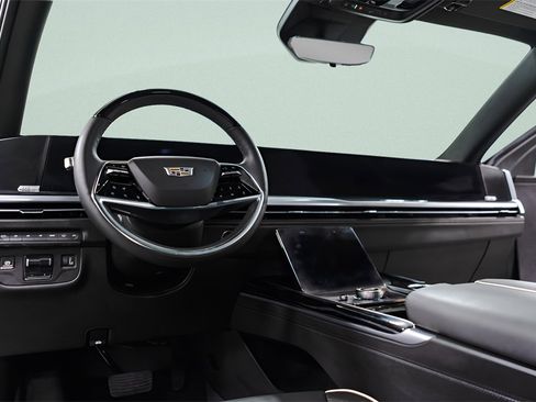 Used 2025 Cadillac Escalade Sport w/ Touring Package image 28