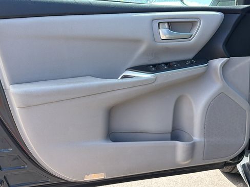 Used 2015 Toyota Camry SE FWD image 9