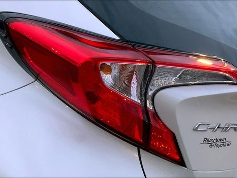 Used 2021 Toyota C-HR LE image 26