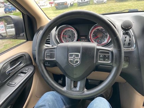 Used 2014 Dodge Grand Caravan American Value Package FWD image 17
