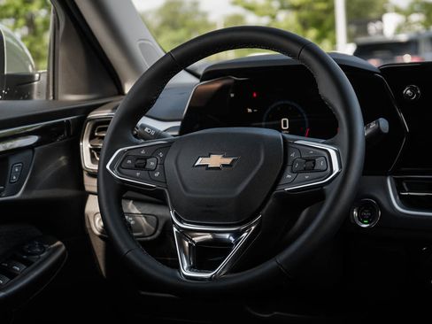 New 2026 Chevrolet TrailBlazer LT w/ LT Cold Weather Package FWD image 14