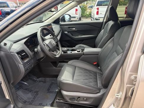 Used 2025 Nissan Rogue Platinum w/ Tech Package AWD/4WD image 16