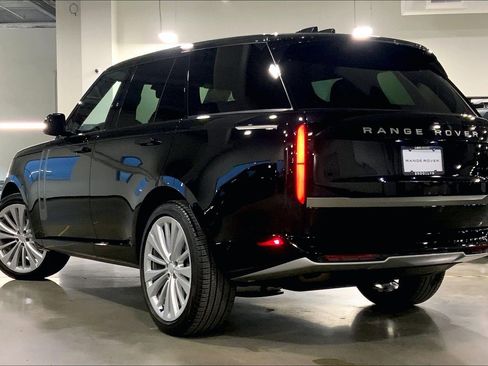 Used 2024 Land Rover Range Rover SE image 11